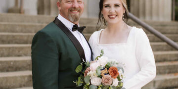Couple Says ‘I Do’ on Courthouse Steps