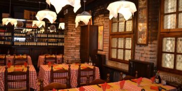 restaurant, tables, restaurant table, wine, bottles, red, white, venice, lampshade, brown wine, brown restaurant, brown table, brown bottle, restaurant, restaurant, restaurant, restaurant, restaurant