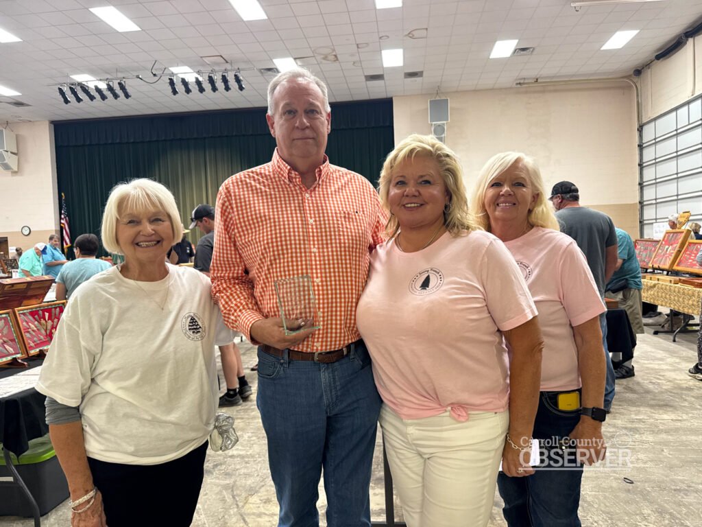 Carol Sue French with daughters Elizabeth Reeves and Angie Vaughan alongside Jeff Wilkes at the artifact show. Photo by Jesse Joseph/Carroll County Observer.