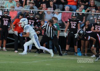 Hollow Rock-Bruceton receiver Brady Roberts breaks away down the sideline for a first-quarter touchdown against Gleason. Photo by Jesse Joseph/Carroll County Observer.